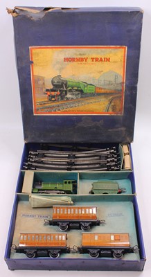 Lot 129 - 1948-54 Hornby 0-gauge clockwork Train Set, No....