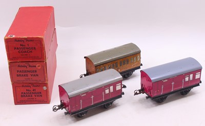 Lot 212 - Six Hornby 0-gauge 4-wheeled passenger...