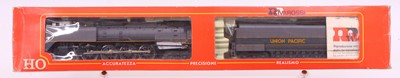 Lot 440 - Rivarossi HO gauge 1527 4-8-4 FEF 3 loco in...