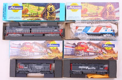 Lot 463 - Four HO gauge Athearn locos to include a DD-40...