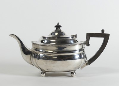 Lot 214 - A George V silver teapot, of bombe form, the...