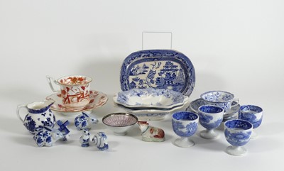 Lot 160 - A collection of ceramics, to include four...