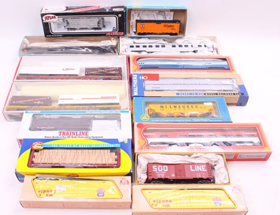 Lot 470 - One tray containing various HO gauge wagons...