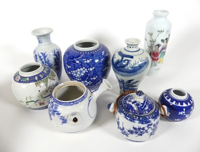 Lot 38 - A collection of oriental ceramics, to include...