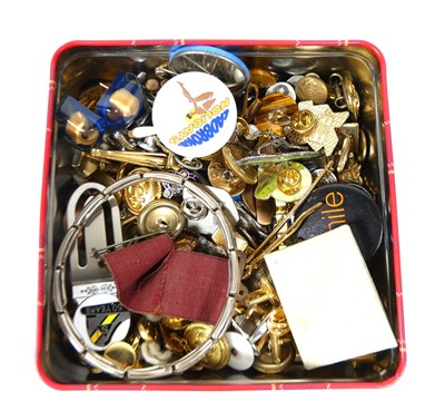 Lot 357 - A small collection af miscellaneous items to...