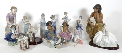 Lot 24 - A collection of fifteen Lladro figures, to...