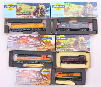 Lot 478 - Five HO gauge locos to include an SD-40-2...