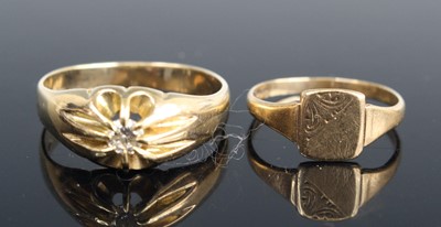 Lot 326 - A 9 carat gold gentlemans ring, set with a...