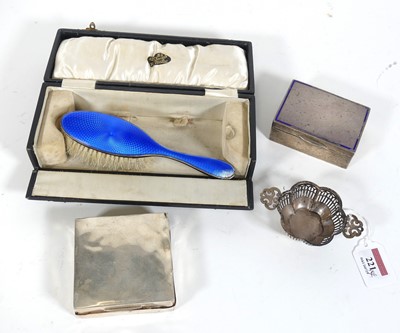 Lot 221 - A George V silver tea strainer, having pierced...