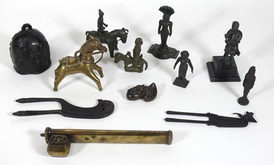 Lot 231 - A collection of oriental items, to include a...