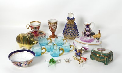 Lot 367 - A collection of ceramics, to include a...