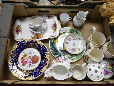 Lot 426 - A collection of miscellaneous ceramic items,...