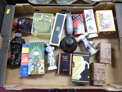 Lot 429 - A collection of various Avon men's novelty...