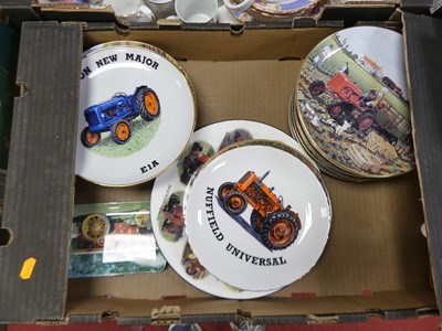 Lot 434 - A collection of commemorative plates, to...