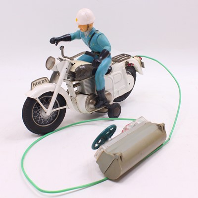 Lot 899 - A Bandai of Japan tin plate and battery...