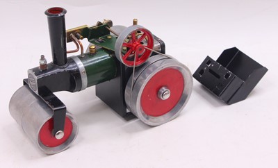 Lot 8 - A Mamod SR1 spirit fired live steam roller...