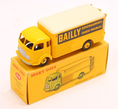 Lot 1078 - French Dinky Toys 33AN Simca Cargo truck...