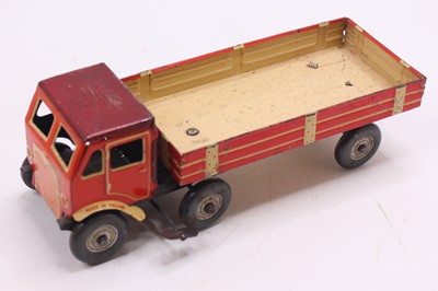 Lot 922 - A Mettoy 1950s small scale articulated tractor...