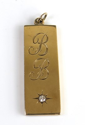 Lot 2688 - A 9ct yellow gold ingot designed as a pendant,...