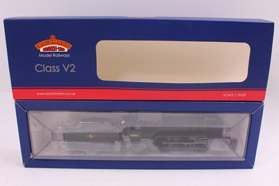 Lot 330 - Bachmann 00 gauge 31-565 Class V2 in BR lined...