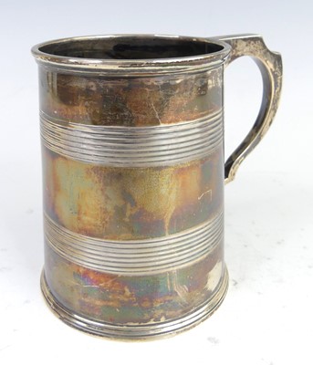 Lot 96 - An Art Deco silver tankard, of slightly...