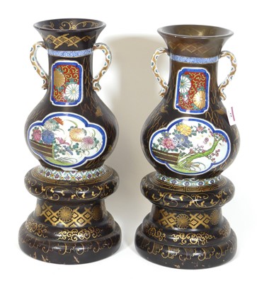 Lot 10 - A pair of Japanese Imari vases, 19th-20th...