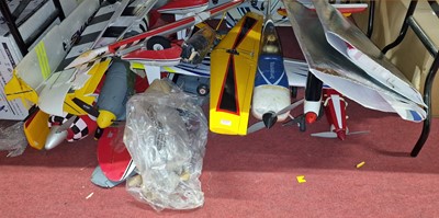 Lot 1517 - Six plastic/polystyrene kit-built radio...