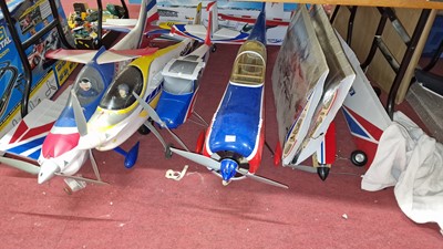 Lot 1519 - Five plastic/polystyrene kit-built radio...