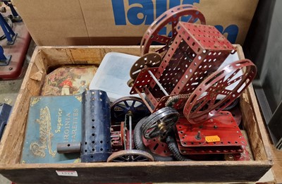 Lot 1524 - A Meccano outfit No. 5, together with...