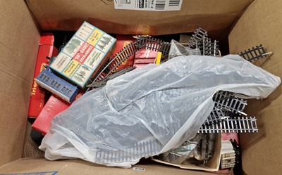 Lot 1525 - A collection of Hornby Triang loose coaches...