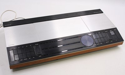 Lot 1433 - A Bang & Olufsen Beomaster 2000 type 2801...