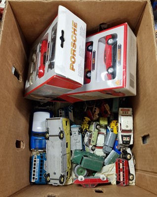 Lot 1532 - A box of loose and playworn diecast models, to...