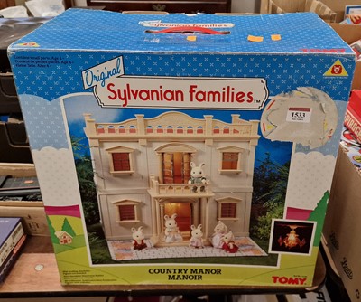 Lot 1533 - A Tomy Sylvanian Families No.3166 Country Manor