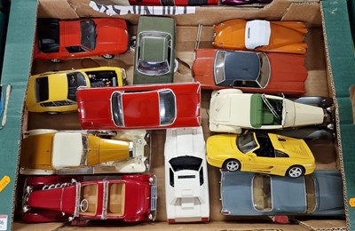 Lot 1546 - A tray of loose plastic kit-built models, to...