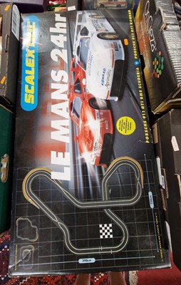 Lot 1550 - A Scalextric Le Mans 24-hour racing set for...