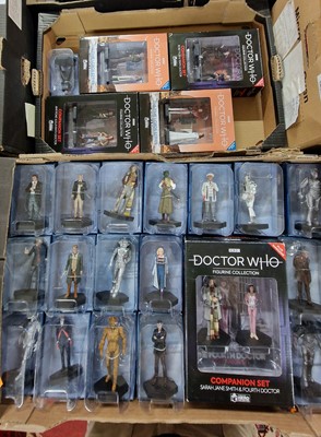 Lot 1562 - Two trays of Eagle Moss BBC Doctor Who figures,...