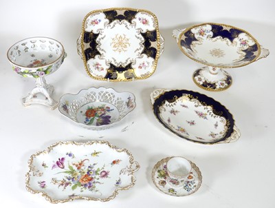 Lot 52 - A collection of ceramics, to include a...