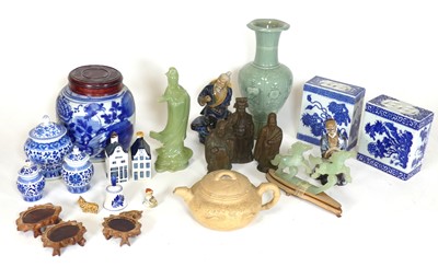 Lot 53 - A collection of oriental items, to include a...