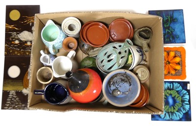 Lot 68 - A collection of 20th century ceramics, to...