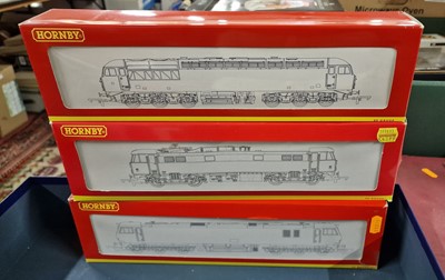 Lot 1594 - A Hornby Railways 00 gauge group of three...