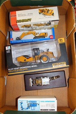 Lot 1595 - A tray containing boxed modern issue earth...