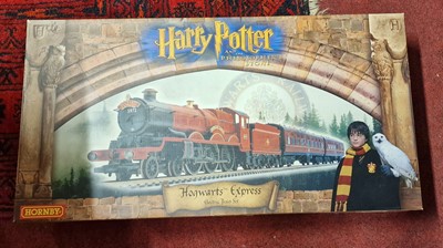 Lot 1604 - A Hornby Railways 00 gauge Harry Potter and...