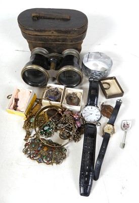 Lot 244 - A collection of jewellery to include a carved...