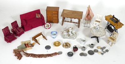 Lot 256 - A collection of dolls house furniture and...