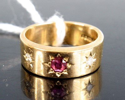 Lot 291 - A 9ct gold band ring, gypsy set with a single...