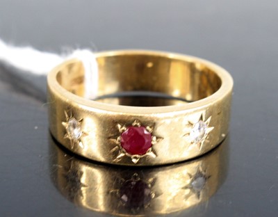 Lot 292 - A 9ct gold band ring, gypsy set with a single...