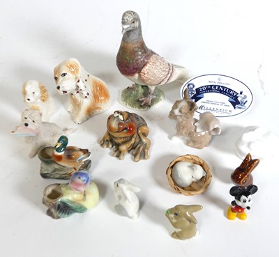 Lot 140 - A collection of ceramic animal figures, to...