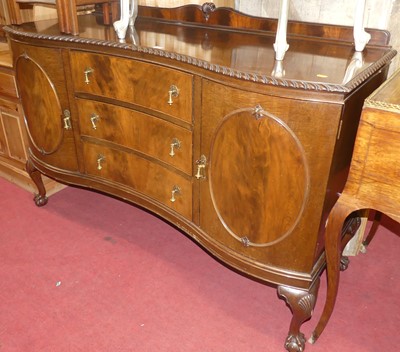Lot 1269 - An early 20th century mahogany ledgeback...