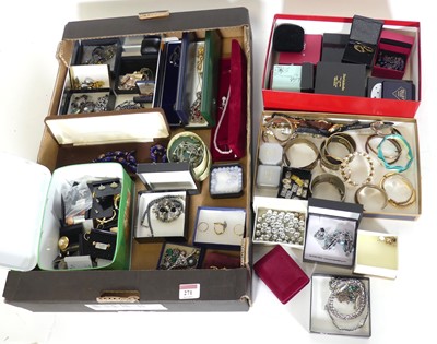 Lot 271 - A collection of costume jewellery to include...
