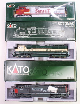 Lot 923 - Three HO gauge Kato locos to include a C44-9W...